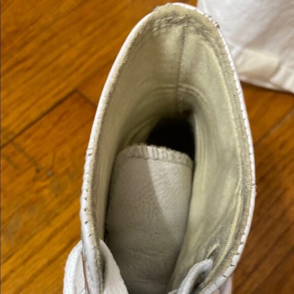 Converse Chuck Taylor’s White Leather High-Top Sneakers Red Trim Women 7 Men 5 - Picture 8 of 11